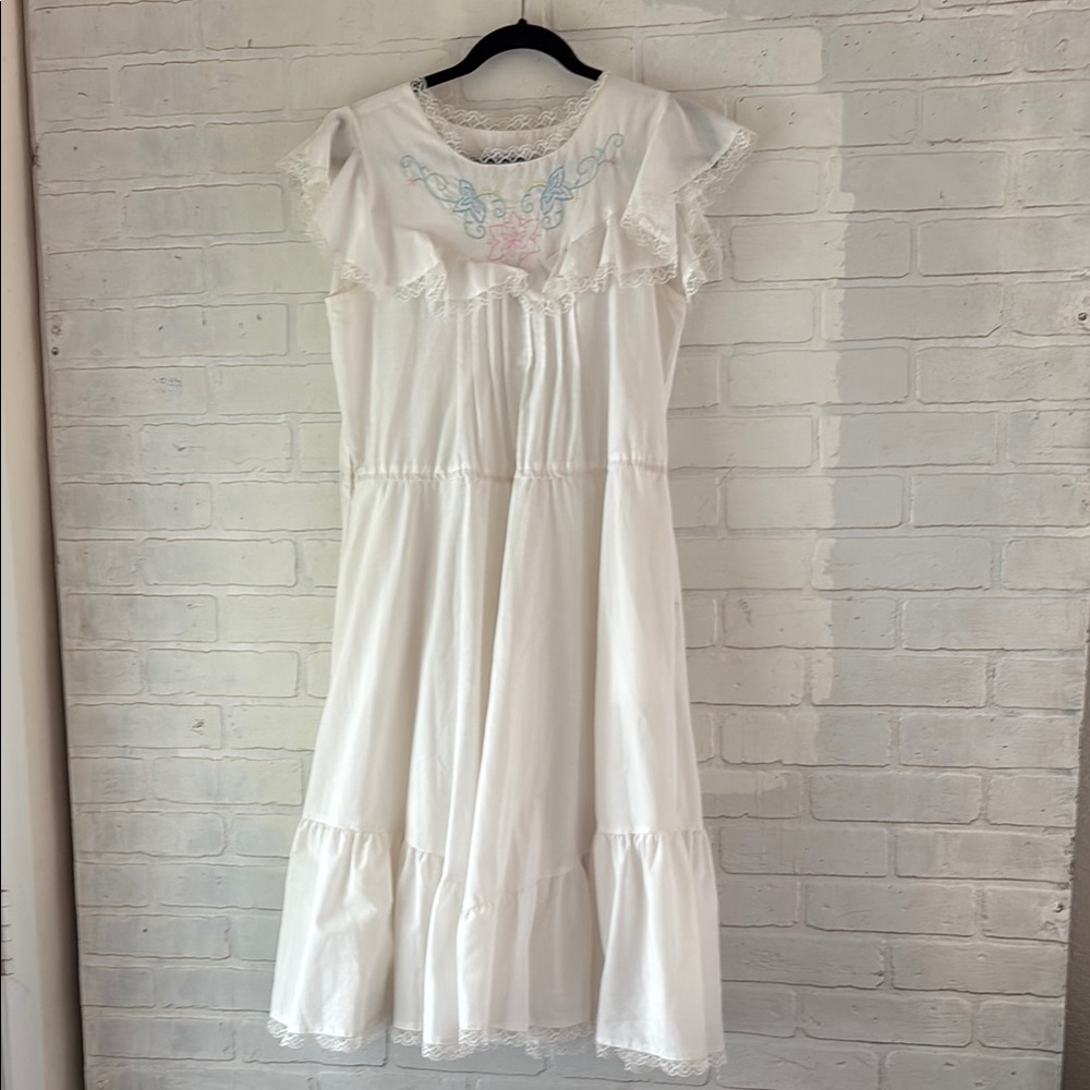 Miss Joni White Dress with Embroidery